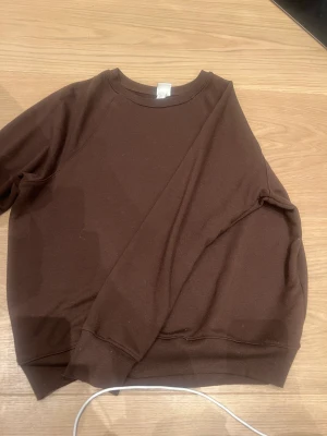 Tjocktröja  - Säljer denna fina tjocktröja, som ej kommer till användning. Köparen står för frakten💕