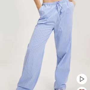 Pyjamasbyxor - Knappt använda pyjamasbyxor, jättefina men sälja pga kommer ej till användning. Originalpris: 400kr. Skriv för fler eller bättre bilder