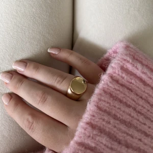 Guld ring - Jättefin guldring(frakt 15 kr)