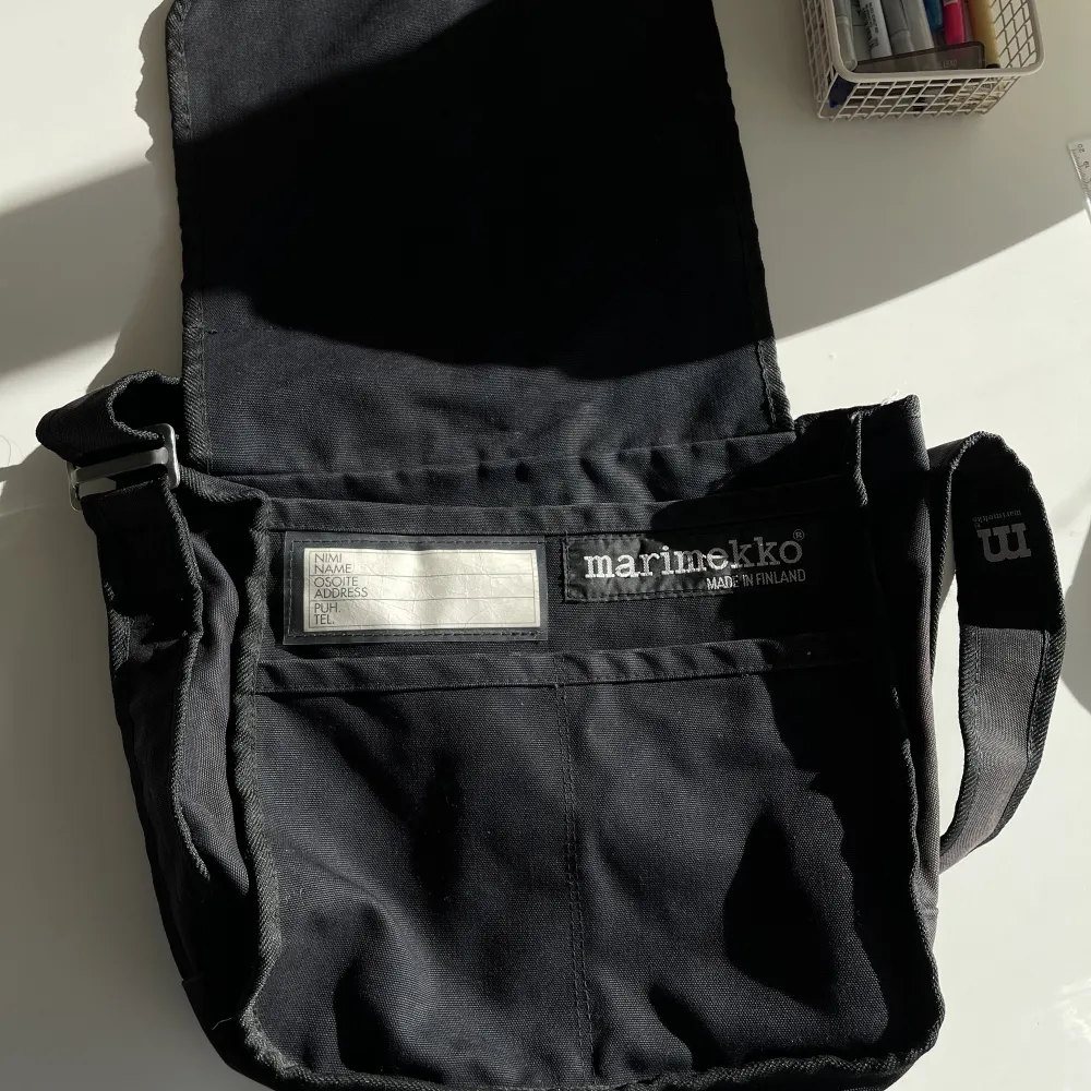 Fin äldre modell av marimekko väska som idag finns i modern tappning🖤 Perfekt till skola!. Väskor.