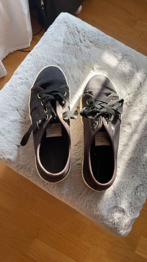 Gant skor  - Mina absoluta favoritskor som nu är för små. Som i nyskick💕 Det står att dem är storlek 38 men känns som 36 - 37