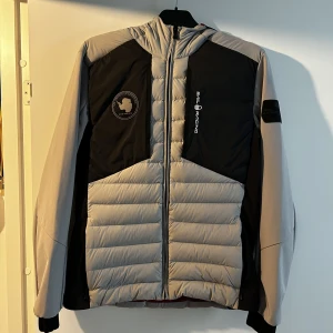 Sail racing jacka  - En ny skikt sailracing jacka . Använd 4 gånger inom ett års period 