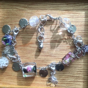 Pärlarmband  - Egengjort armband med glaspärlor 17cm + justerbar upp till 3cm 