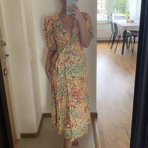 Gina tricot floral maxi wrap 