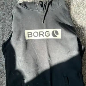 En Björn Borg hoodie i fint skick som ej kommer till andvänding längre.