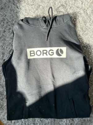 Björn Borg hoodie - En Björn Borg hoodie i fint skick som ej kommer till andvänding längre.