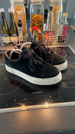 Eytys skor i 43 - Ny pris 2500 kr mitt pris 800  Dem är i ett fint skick cod 8/10