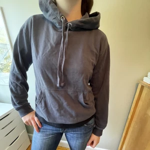 Mörkblå hoodie - Mörkblå hoodie i gott skick⭐️