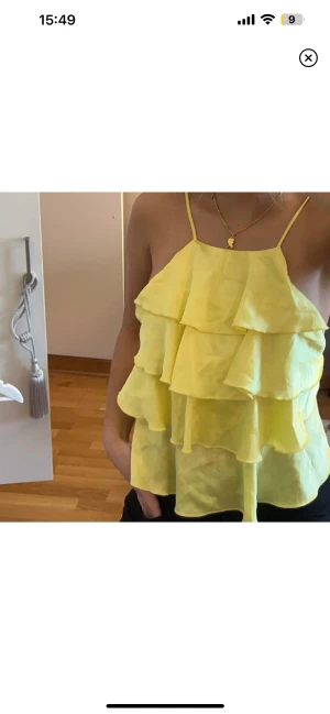 Zara linne  - Säljer detta jättefina linne som e hur gulligt som helst 