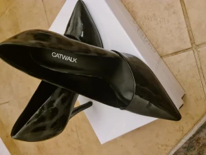 Fina pumps - Det är fina pumps skor använda inte så mycket strl 40  Varje stycken 80 kr
