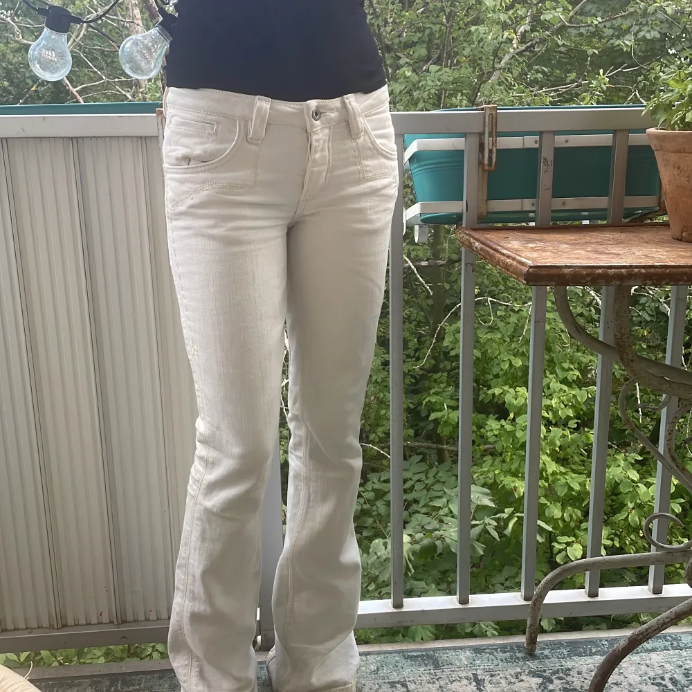 unika jeans av lyxmärket Antik Denim, köpta på Rodeo Drive (Los Angeles) Nypris 2700:- . Farkut & Housut.