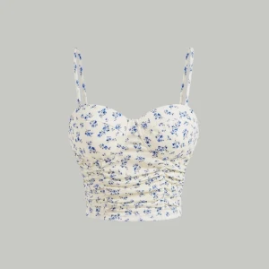 Blommigt linne - Säljer ett tajt linne som är lite gulaktigt och har blåa blommor! Köpt från Shein 90kr :) (den är lite gulare irl än på den lånade bilden från hemsidan)