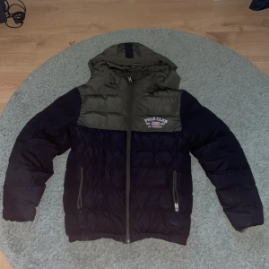 Polo club jacka - Tjena säljer en polo jacka som e 1 vinter gammal bara