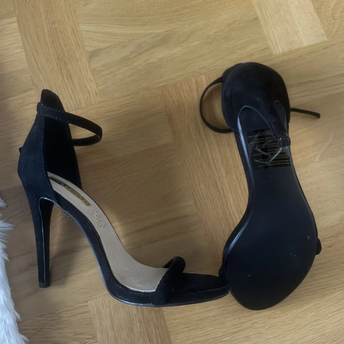 Svarta klackar storlek 38.  - 90