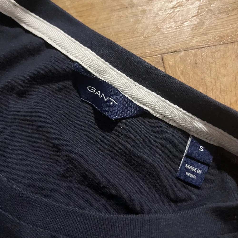 Gant mörkblå långärmad tröja, i storlek S!😊. Toppar.
