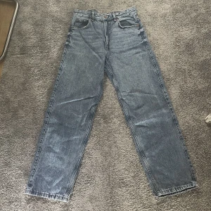 Baggy jeans - Jättefina baggy jeans, säljer för att det inte riktigt är min stil längre.