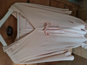 Odd Molly klänning - Jättemysig aprikos klänning från Odd Molly i stl 2, mjuk härlig plysch. Fint skick