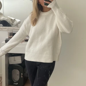 Stickad tröja  - Supermysig stickad tröja från bikbok. Alldrig använd, köptes för 400 kr 💗