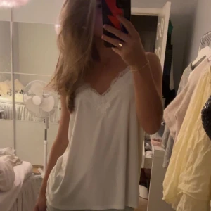 vitt spetslinne - vitt spetslinne från new yorker❤️‍🔥❤️‍🔥