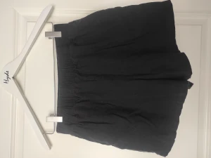 Kortbyxor  - Finns i Frölunda alt skickas  Bra använt skick (Hund och katt finns i hemmet)