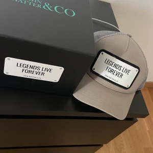 Keps  - Keps från John Hatter & CO, köpt för 1000kr, ny skick, box ingår! 