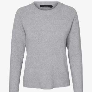 Säljer min gråa stickade tröja från Veromoda i storlek L då den är för stor för mig💞 Köparen står för frakten 🩷