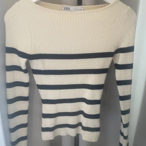 Tröja zara - Säljer denna jättefina tröja ifrån zara. Använd få gånger, storlek s