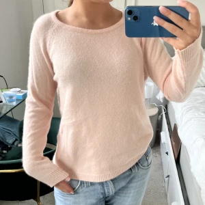 Stickad tröja!  - Najs stickad tröja i en så fin färg! 