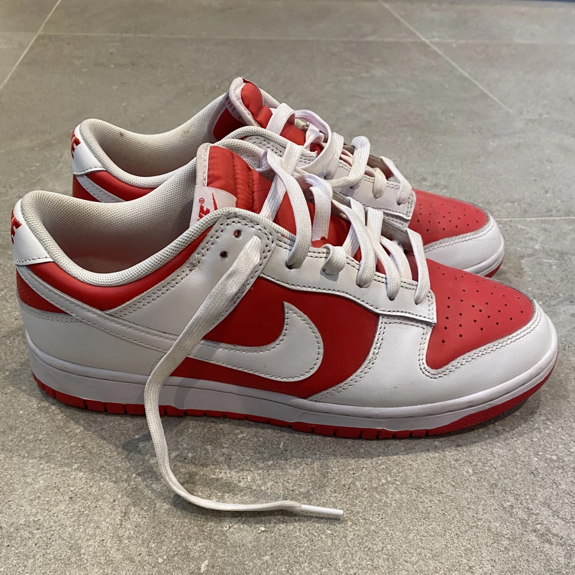 Nike dunk low championship red