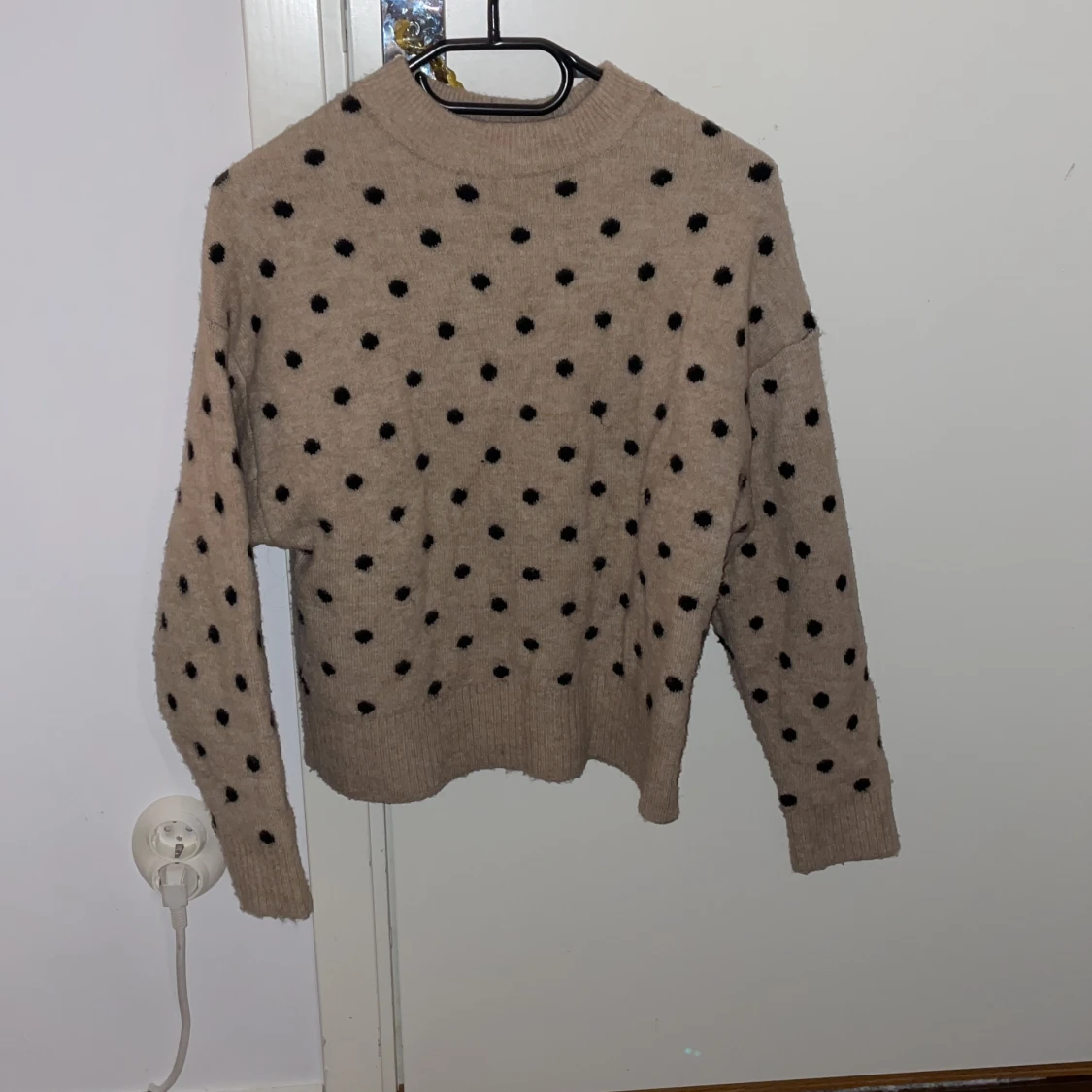 Prickig stickad tröja