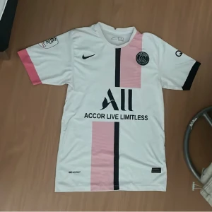 Messi psg fotbollströja - Messi tröja storlek m skick 10/10