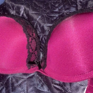 Rosa bh - En jätte fin rosa bh som är oanvänd utan prislapp och har inga defekter. 
