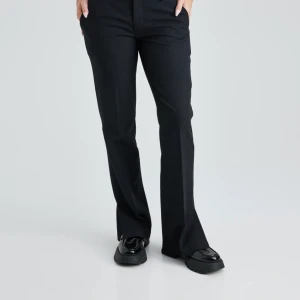 Pw Vera petit  - Köpte dessa på Plick men trodde ja köpte de utan slits så säljer dessa nu. I väldigt fint skick 