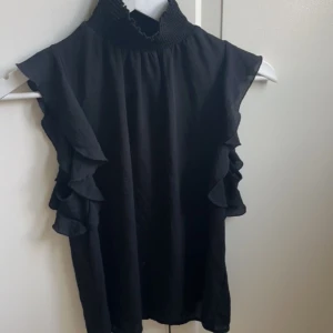 Topp - Topp från Gina tricot aldrig använt, köpt för 200kr💕