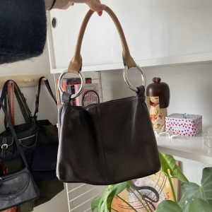 väska - snygga brun väska från sequoia. Fint skick, inga defekter💕