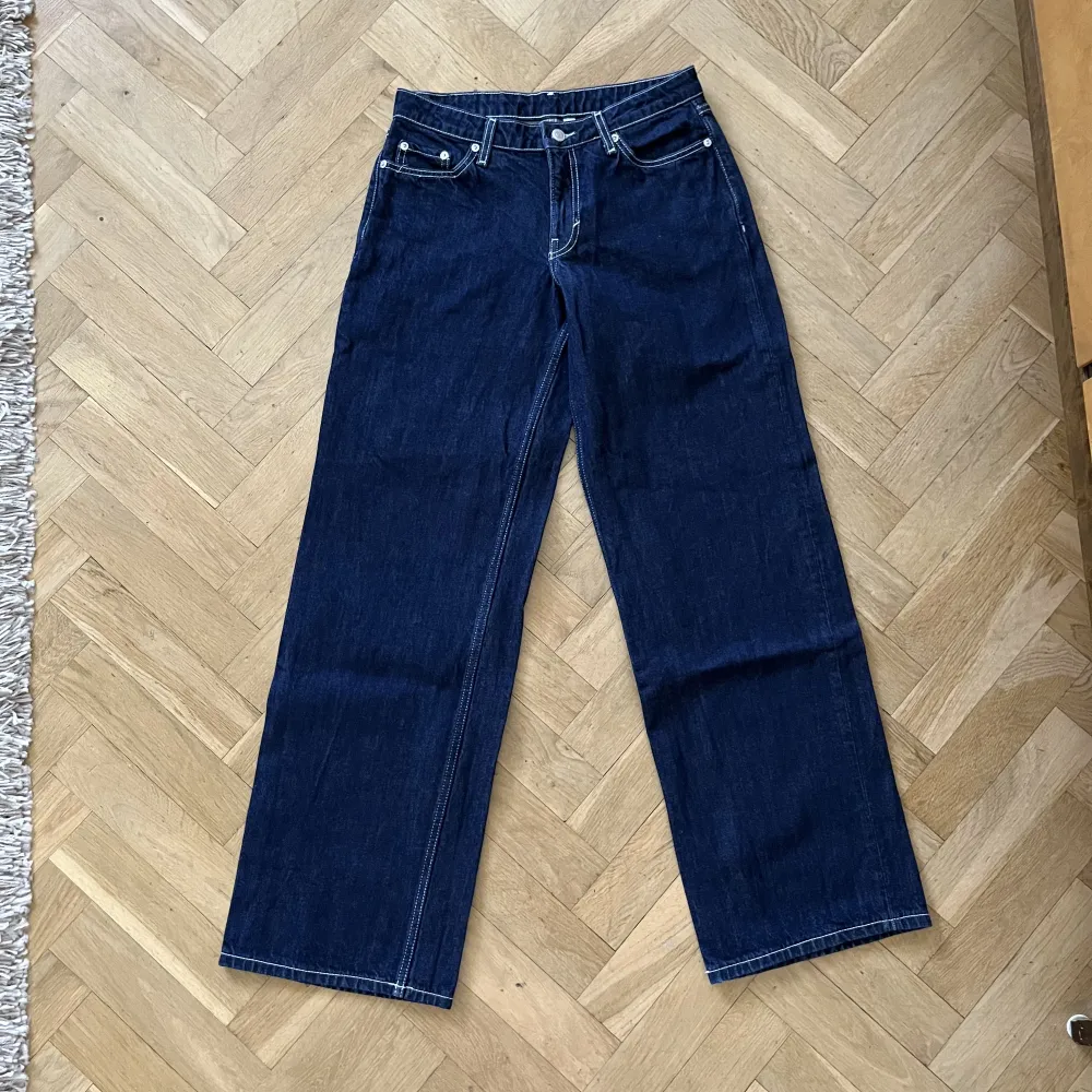 Jeans från Weekday i modellen Ample Low Loose! Knappt använda!. Jeans & Byxor.
