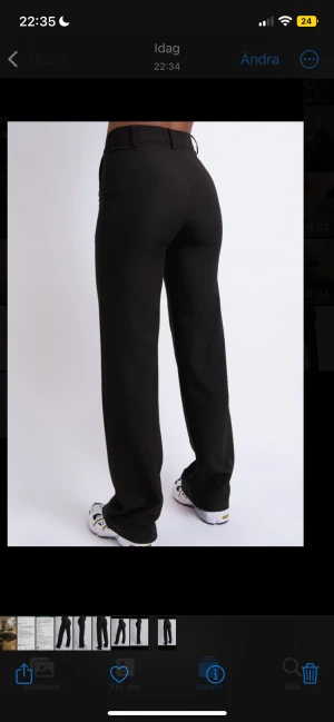 Kostymbyxor Madlady Nova Black - Hej, jag säljer ett par kostymbyxor från madlady, de är bara använda ett fåtal gånger, säljer för att de är för små för mig. (Obs! Inte mina bilder, de är tagna fråb madladys hemsida) 💓  Midwaist Nypris 599 kr, mitt pris 400 + frakt.