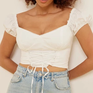 Topp - Jättefin topp som jag tyvärr aldrig får användning för så den här bara hängt i garderoben, helt i nyskick🤍