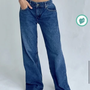 Motelrocks jeans - Helt nya aldrig använda motelrocks jeans! Jätte snygg färg och fin lös baggy passform med jätte fin låg midja! 💛Säljes då dessa tyvärr var för stora på mig samt lite för långa (är 166 cm)