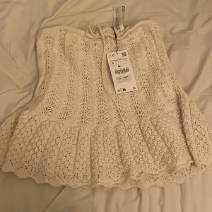 Zara kjol - Säljer denna jätte snygga zara kjolen som är helt oanvänd nypris är 329kr