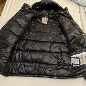 Moncler jacka maya  - Moncler jacka maya använd i 1 månad. 