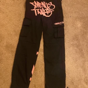 minus two byxor - 10/10 skick bara testade S men sitter som M. pris kan diskuteras 