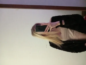 Fusk pälskappa  - Fusk pälskappa  från vero moda. Säljer endast då den tyvärr va för liten för mig. Den är I fint skick