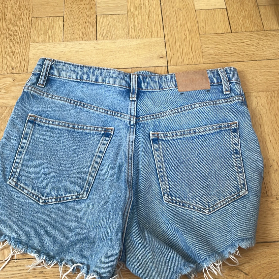Blåa Weekday shorts, highwaist  - 90