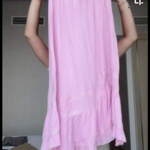 Intressekoll på min kjol från Urban outfitters! Sååå fin så kommer endast sälja vid bra pris! 💗💗💗