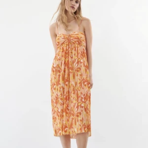 Klänning zara - Så najs somrig klänning från zara, slutsåld