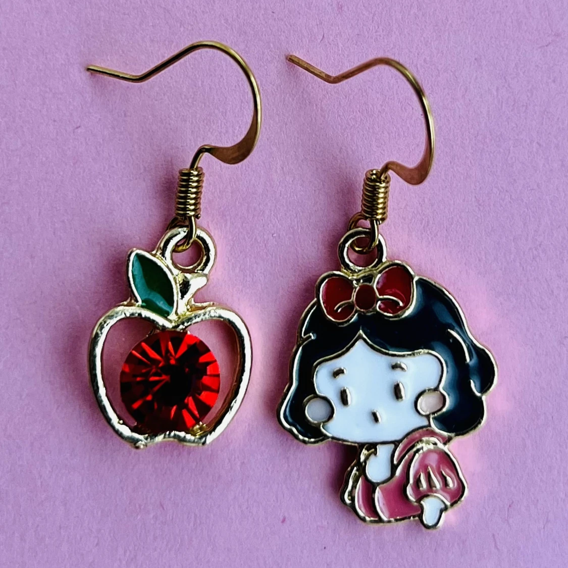 Snövit örhängen ❤️