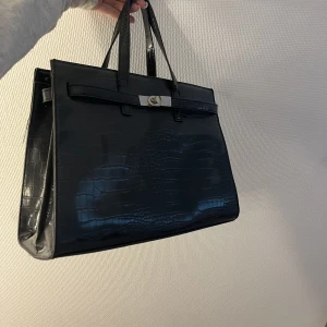 Fin väska från Gina tricot - Ny skick!!