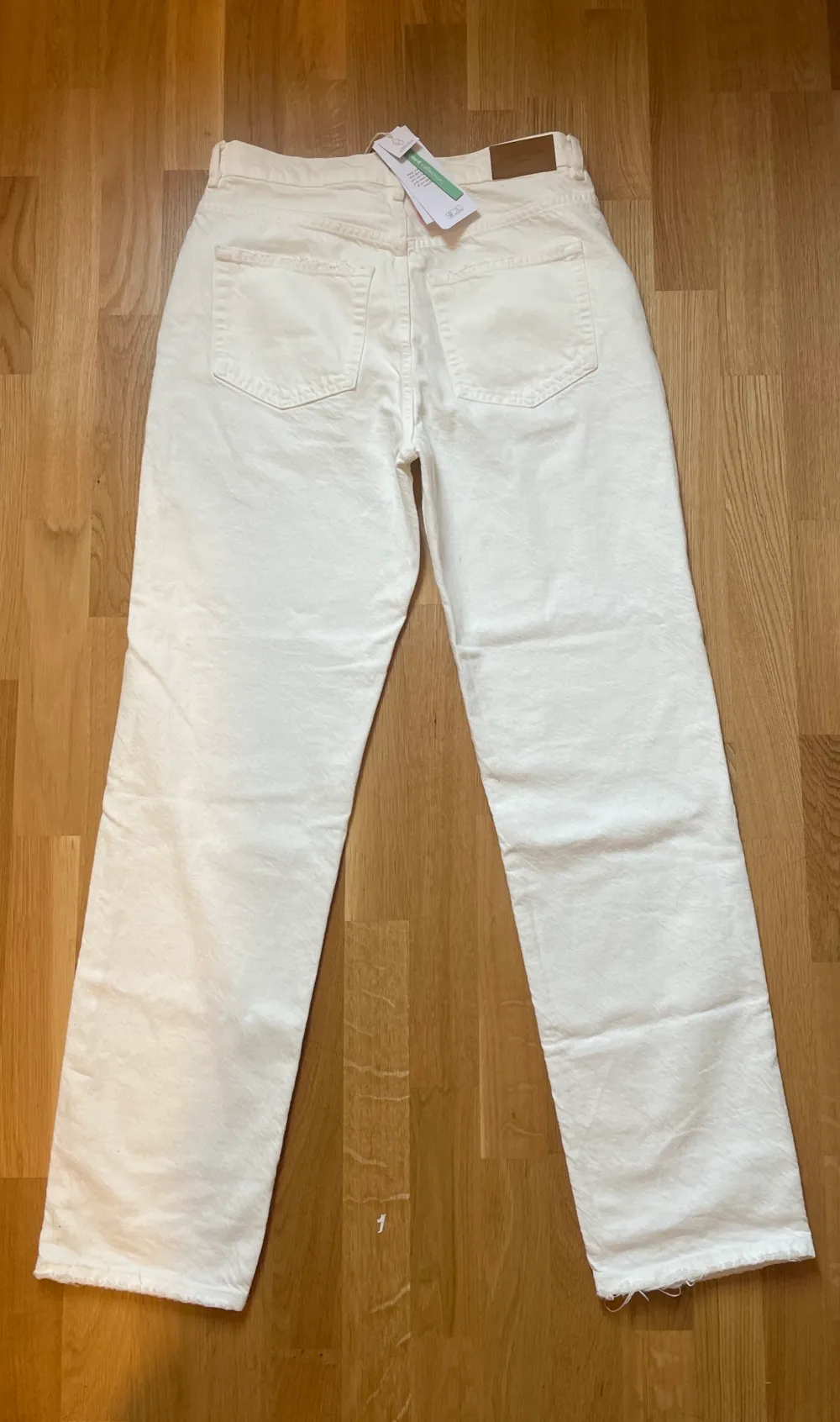 Helt nya vita jeans från Gina, high waist. Pris kan diskuteras . Jeans & Byxor.
