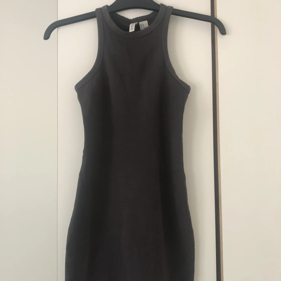 Mörk grå klänning - 90